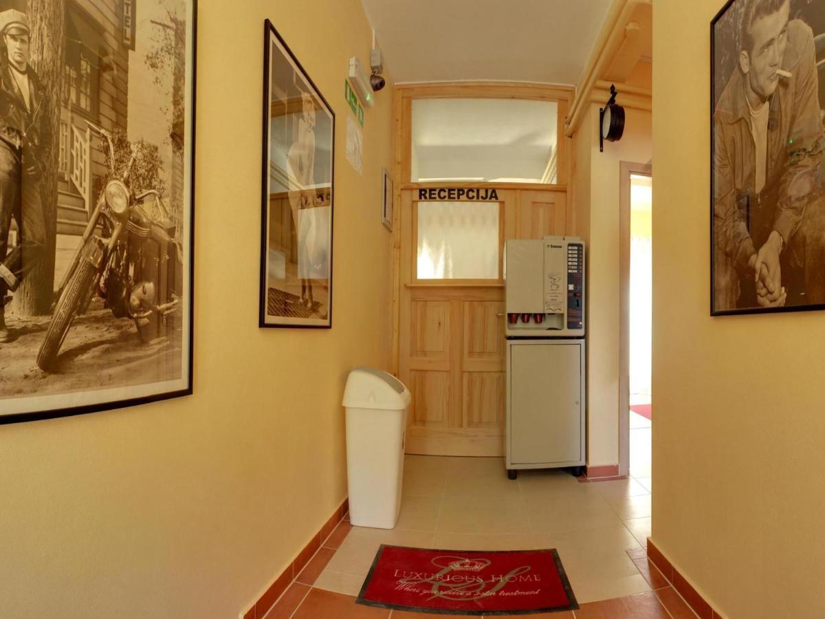 Cinema House Single & Double Rooms & Studio Apartments Pula Room photo